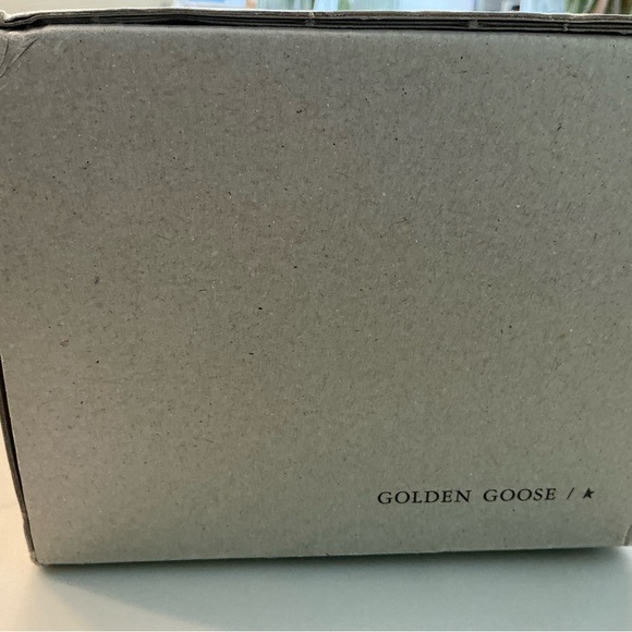 NEW in BOX Golden Goose Women's White and Gold Sneakers - Picture 16 of 16